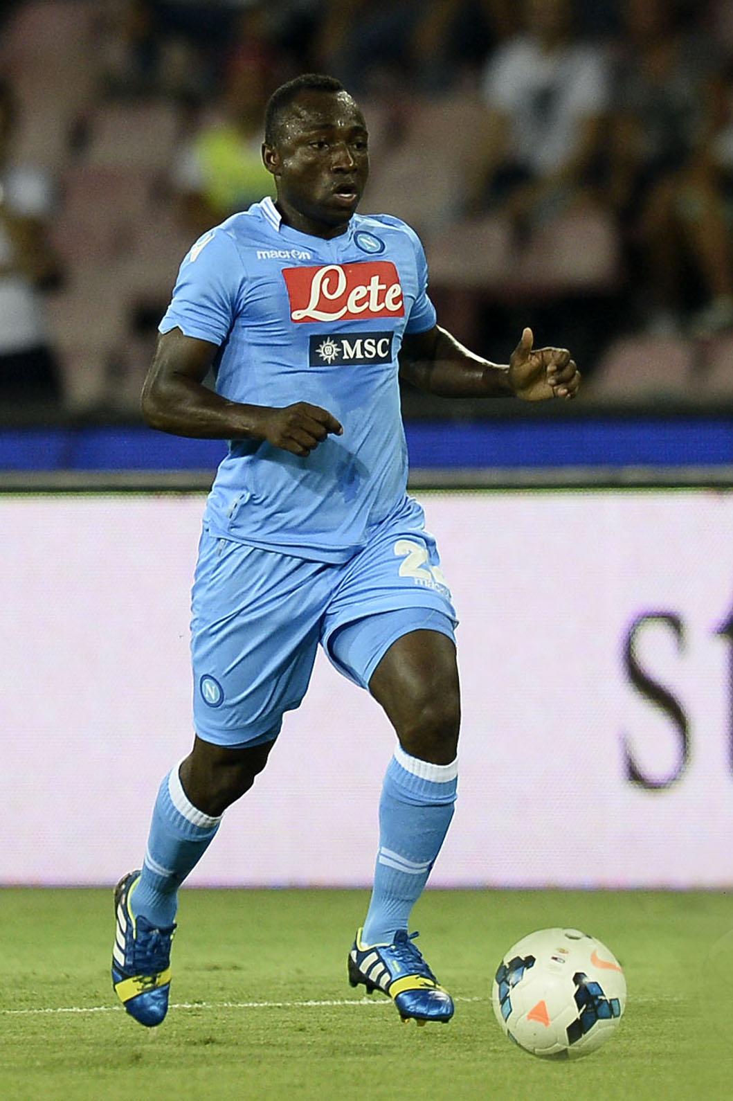 Armero Pablo Napoli 2013 maglia azzurra azione ifa